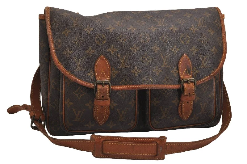 Authentic Louis Vuitton Monogram Sac Bazas Shoulder Cross Bag M99013 LV 2936J